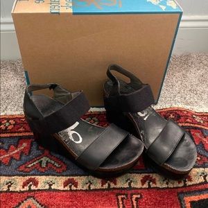 OTBT Bushnell Platform Sandals in Black